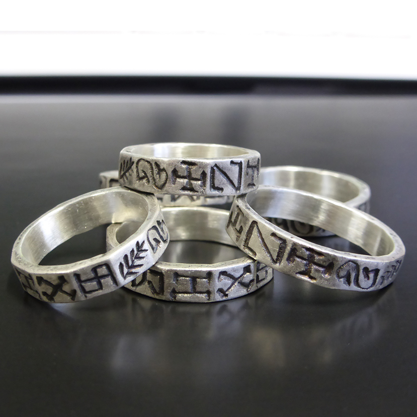 Exakte Kopien des Paußnitz-Ringes in verschiedenen Größen, die ab November im Shop angeboten werden. © Landesamt für Denkmalpflege und Archäologie Sachsen-Anhalt.